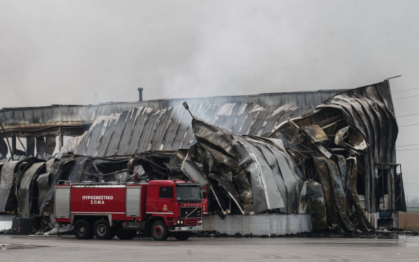 Τρίκαλα: Διακόπηκαν οι έρευνες στο εργοστάσιο «Βιολάντα» - Φόβοι για νέα έκρηξη (βίντεο)