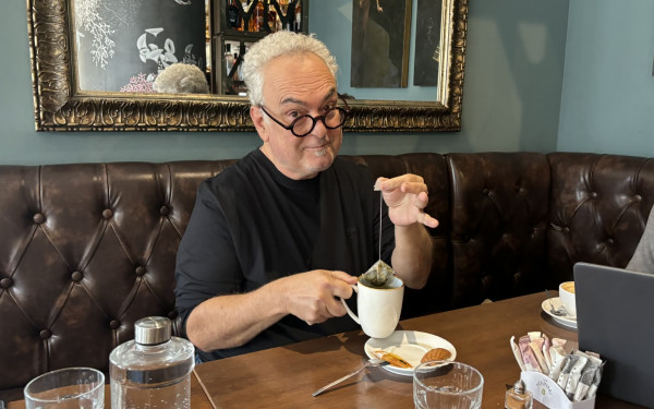 Πρωϊνός καφές με τον Διογένη Δασκάλου (βίντεο)