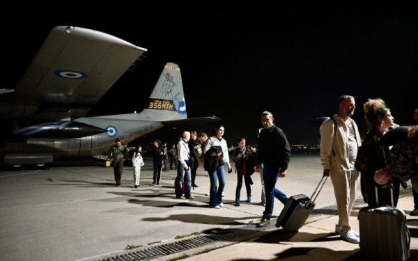 Σε εξέλιξη οι επιχειρήσεις επαναπατρισμού Ελλήνων από τη Μέση Ανατολή - Δύο πτήσεις αναμένονται σήμερα από το Ομάν