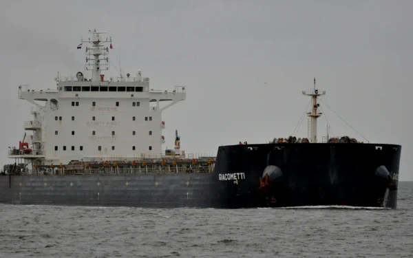 Ελληνόκτητο πλοίο έγινε το πρώτο φορτηγό χύδην φορτίου που διέσχισε τα Στενά του Ορμούζ