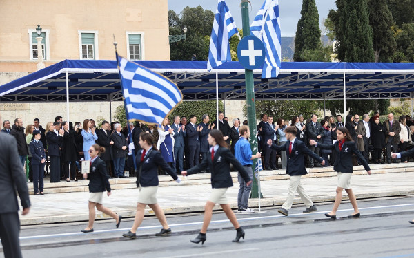 Ολοκληρώθηκε η μαθητική παρέλαση στην Αθήνα - Δείτε φωτογραφίες