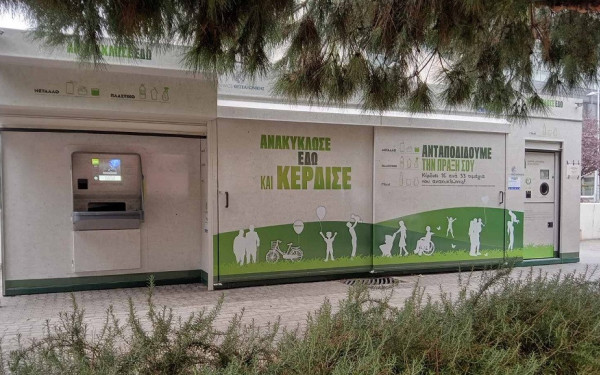 Σκάνδαλο με τα «σπιτάκια ανακύκλωσης» - «Εντέλλεσθε» για να τελειώσει η δουλειά πριν να φύγουν από το δήμο