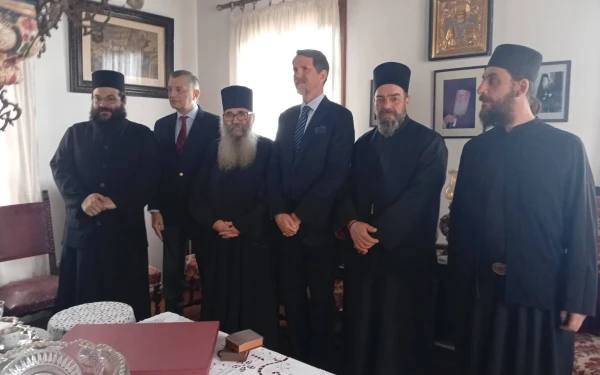 Άγιο Όρος: Σε μονές και κελλιά ο Παύλος Ντε Γκρές