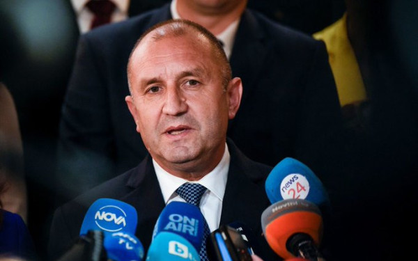 Βουλγαρία: Και επίσημα ξανά πρόεδρος ο Ρούμεν Ράντεφ - Η συμμετοχή στις εκλογές ξεπέρασε το 51%