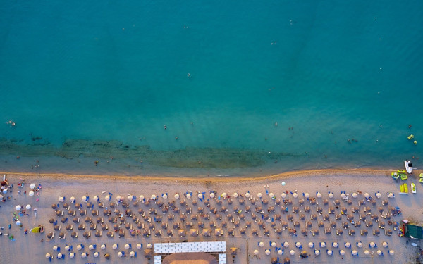 Βόρεια Ελλάδα: «Αιχμάλωτος πολέμου» αλλά με ατσάλινες αντοχές, ο τουρισμός - Aνακούφιση και προβληματισμός