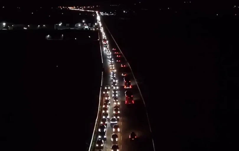 Aγροτικά μπλόκα: Οδύσσεια η επιστροφή των εκδρομέων - Μποτιλιάρισμα 12 χιλιομέτρων στην Εθνική Αθήνας - Θεσσαλονίκης