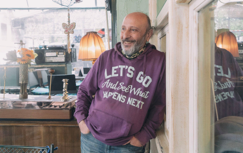 «Πέτα το στη θάλασσα»: Όταν η πραγματικότητα γίνεται μυθοπλασία που συγκλονίζει