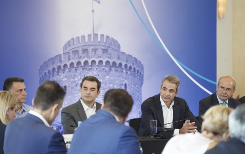 Ο Απρίλης, ο ανασχηματισμός και η Θεσσαλονίκη Γράφει ο Μποξέρ*