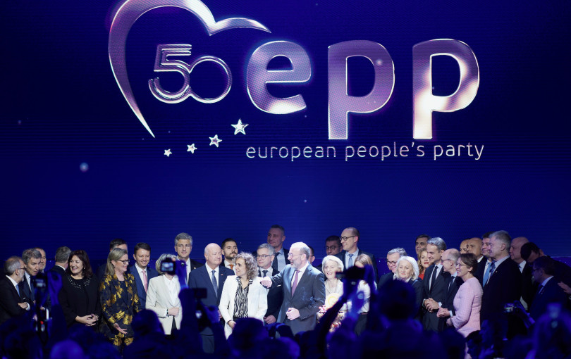 Τα γενέθλια του ΕΛΚ, τα χαμόγελα  και οι ανησυχίες  Γράφει ο Μποξέρ*