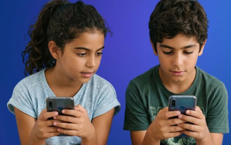Stop στα social media για κάτω των 15 ετών: Η Ελλάδα φέρνει «ψηφιακό φρένο» από το 2027