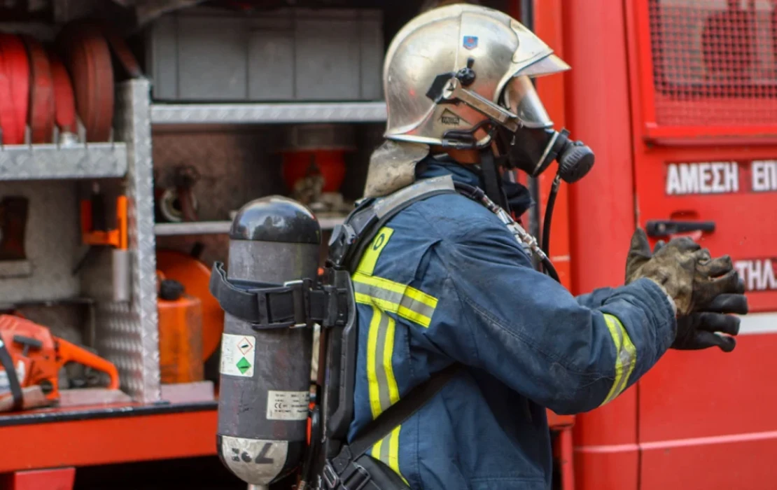 Θεσσαλονίκη: Στις φλόγες τυλίχθηκε αυτοκίνητο στο ύψος των Ελαιώνων- Το όχημα καταστράφηκε ολοσχερώς