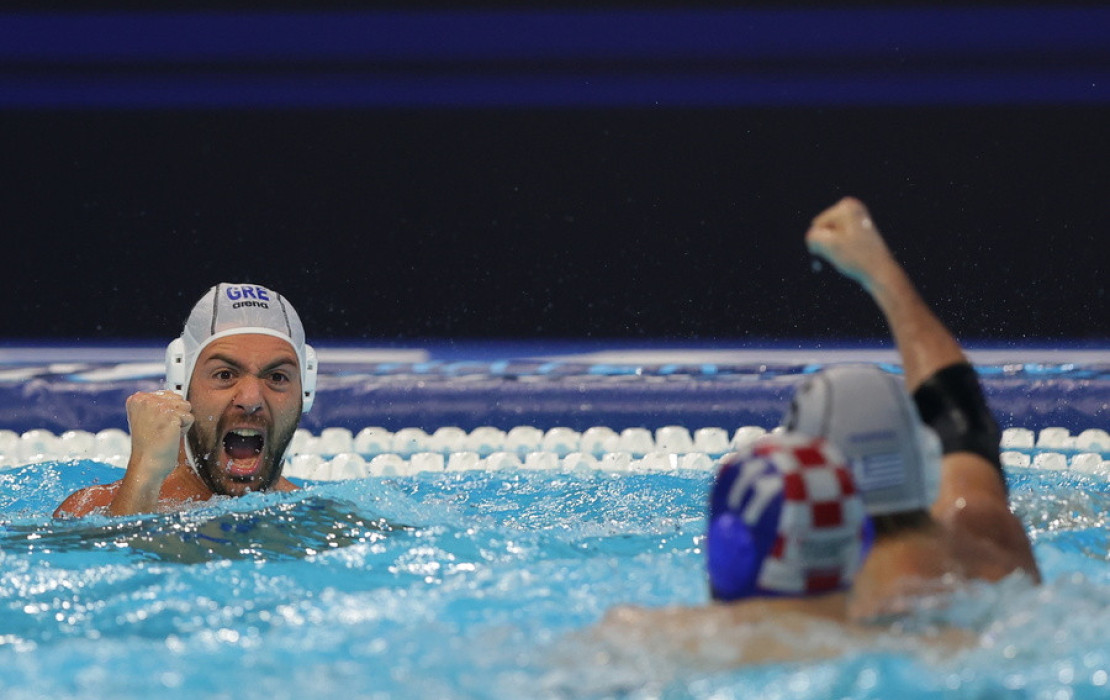 Ευρωπαϊκό πρωτάθλημα πόλο: Η Εθνική ανδρών άντεξε με παίκτη λιγότερο, νίκησε την Κροατία και φουλάρει για τα ημιτελικά (βίντεο)