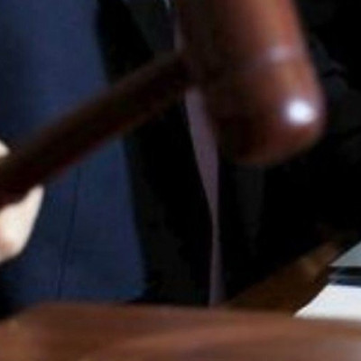 Ρωσία: Έφηβη τραγουδίστρια του δρόμου καταδικάστηκε για τρίτη φορά σε φυλάκιση για τραγούδια με επικριτικούς στίχους για το Κρεμλίνο