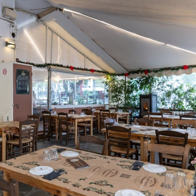 Όχι άλλα βάσανα: Ένα αγαπημένο μεζεδοπωλείο, με προσεγμένα πιάτα