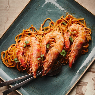 ΤΟ ΝΕΟΝ: Μια γευστική ιστορία επιτυχίας στην καρδιά της Τούμπας