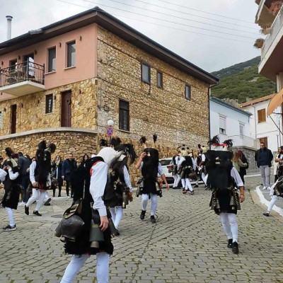 Δράμα: Το... πνεύμα του Διόνυσου «δονεί» τις παραδόσεις και τα έθιμα