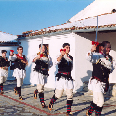 Θεσσαλονίκη: Το έθιμο των Ρουσουλιών μέσα από το βιβλίο του Χρήστου Κόιου