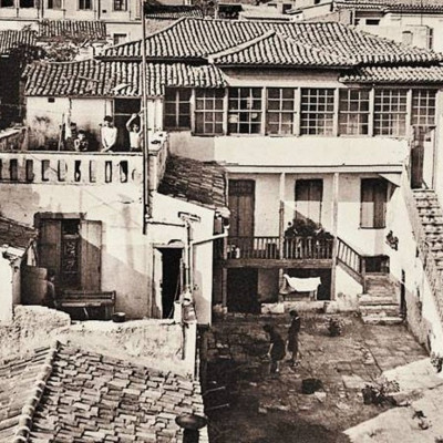 «Οικία Κοκοβίκου» στην Πλάκα: Αναδεικνύονται οι αρχαιότητες της αυλής