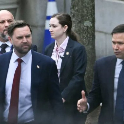 Χωρίς δηλώσεις ολοκληρώθηκε η συνάντηση Δανών και Γροιλανδών αξιωματούχων με Βανς και Ρούμπιο στον Λευκό Οίκο (βίντεο)