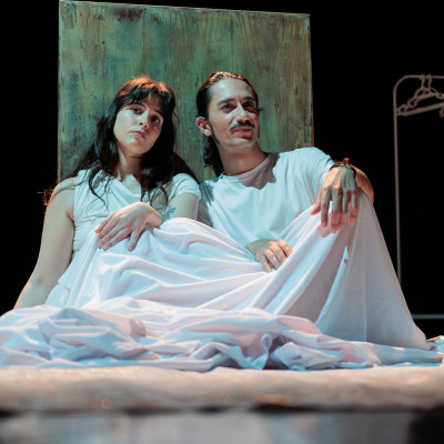 Λιωμένο Βούτυρο: Μια πραγματική γυναικοκτονία που συγκλονίζει επί σκηνής