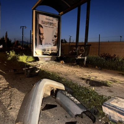 Θεσσαλονίκη: Αυτοκίνητο έπεσε σε στάση λεωφορείου - Τραυματίστηκε ο οδηγός