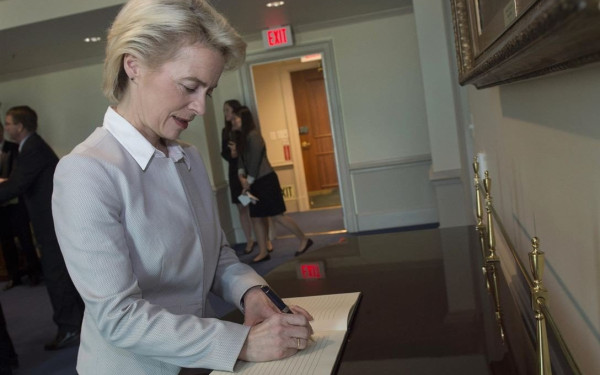 Αντιμέτωπη με το ενδεχόμενο πρότασης μομφής η Ούρσουλα φον ντερ Λάιεν