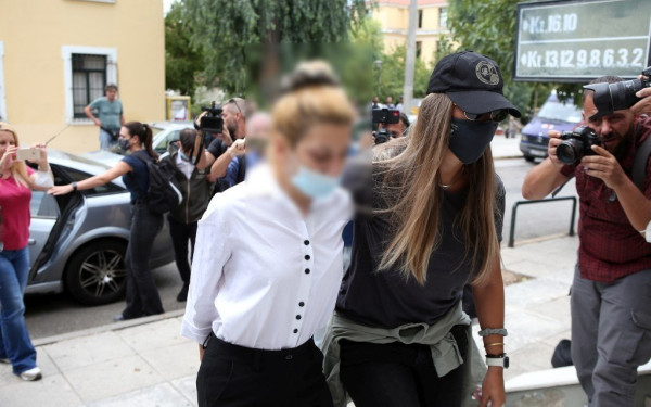 Προσωρινά κρατούμενοι η 29χρονη πρώην παίκτρια ριάλιτι και ο σύντροφός της