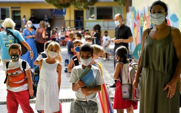 «Εκτόξευση» των κρουσμάτων κορονοϊού σε μαθητές καταγγέλλει η ΟΛΜΕ