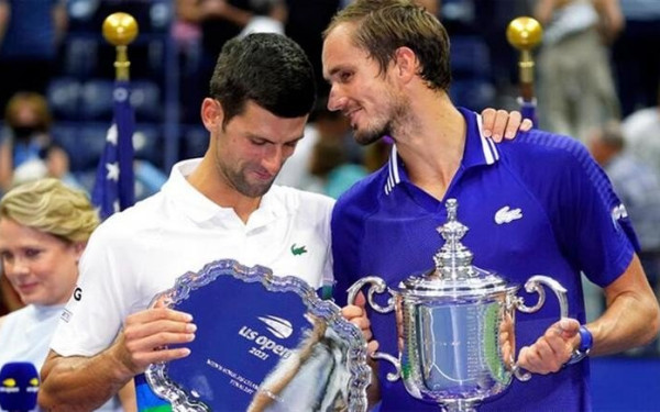 Τένις: Ο Μεντβέντεφ "εκθρόνισε" τον Τζόκοβιτς στη Νέα Υόρκη