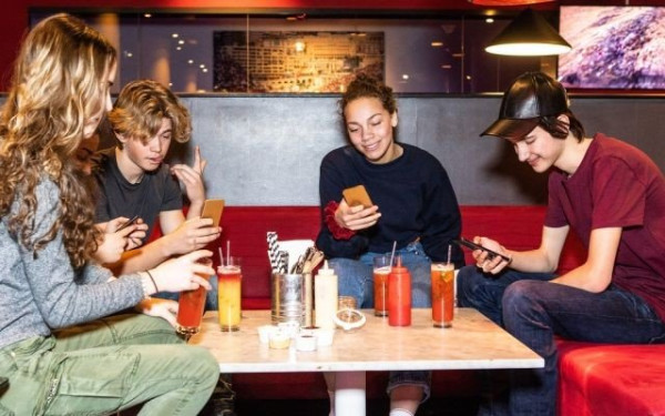 Youth Pass 150 ευρώ: Πώς και πότε θα το λάβουν οι νέοι (βίντεο)