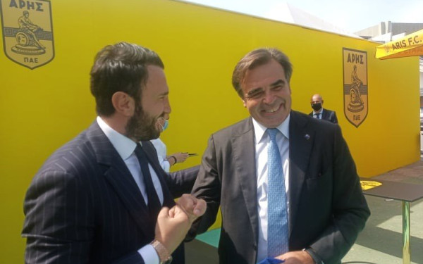 Μαργαρίτης Σχοινάς: "Εδώ είναι ο Άρης, η ομάδα της καρδιάς μου" (φωτ.)