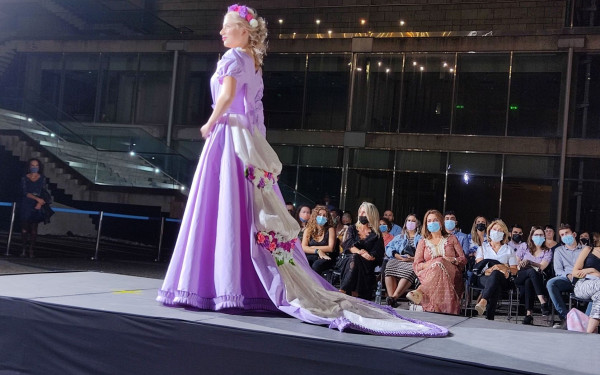 Θεσσαλονίκη: Ανακυκλώσιμα υλικά της καθημερινότητά μας... έλαμψαν στην πασαρέλα