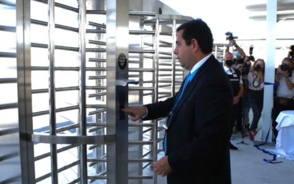 Μηταράκης: Εφαρμόζουμε αυστηρή, αλλά δίκαιη μεταναστευτική πολιτική