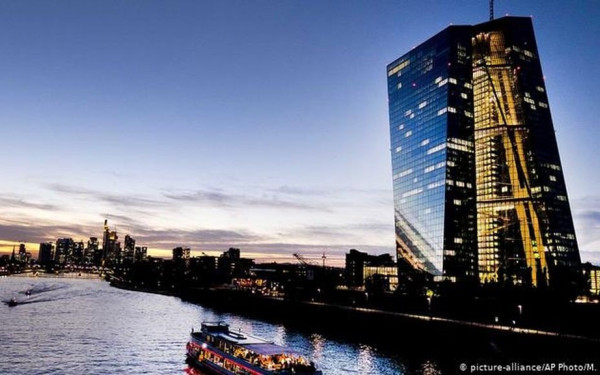 Μειώνεται η συμμετοχή της ΕΚΤ στην ομολογιακή αγορά της ευρωζώνης - Επανέρχονται ξένοι και νοικοκυριά