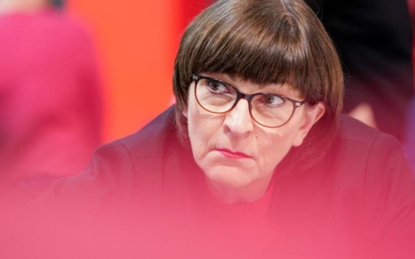 Η συμπρόεδρος του SPD θέλει να σπάσει ο «χρυσός» κανόνας της Μέρκελ