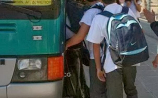 Μεταφορά μαθητών με αναπηρία από στελέχη των Ενόπλων Δυνάμεων