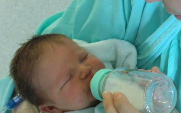 Ο θηλασμός προστατεύει από τον παιδικό διαβήτη ενώ το αγελαδινό γάλα αυξάνει τον κίνδυνο