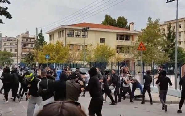 Σοβαρά επεισόδια στα ΕΠΑΛ Σταυρούπολης με την κάλυψη της... Χρυσής Αυγής!  (Φωτ.)