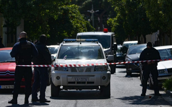 Όπλα, χειροβομβίδες, πυροκροτητές και ποσότητα εκρηκτικών, εντοπίστηκαν στην αποθήκη στο Παγκράτι