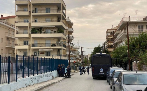 ΕΠΑΛ Σταυρούπολης: Αστυνομικές δυνάμεις φρουρούν και σήμερα το σχολείο (Φωτ.)