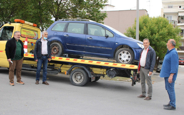 Κορδελιό – Εύοσμος: Απομακρύνονται εγκαταλελειμμένα οχήματα από τους δρόμους