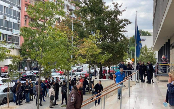 Αναβλήθηκαν οι δίκες που σχετίζονταν με τα επεισόδια στα ΕΠΑΛ -Συγκέντρωση αντιεξουσιαστών έξω από τα δικαστήρια (φωτ.)