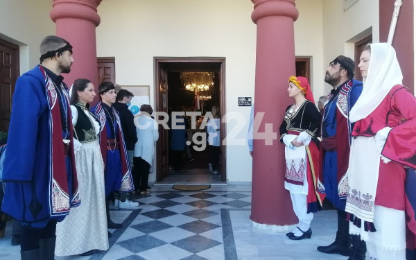 Μίκης Θεοδωράκης: Σαράντα μέρες χωρίς το μεγάλο Έλληνα - Πλήθος κόσμου στο μνημόσυνο στην Κρήτη 