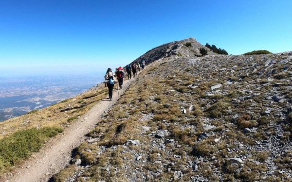 Γέμισε από κόσμο ο Όλυμπος, λίγο πριν χαλάσει ο καιρός (Φωτ.)