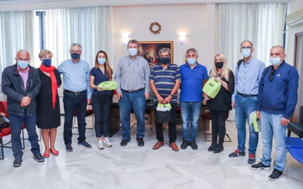 Νεάπολη - Συκιές: Τα σχολεία παρέλαβαν τους πρώτους 25 απινιδωτές