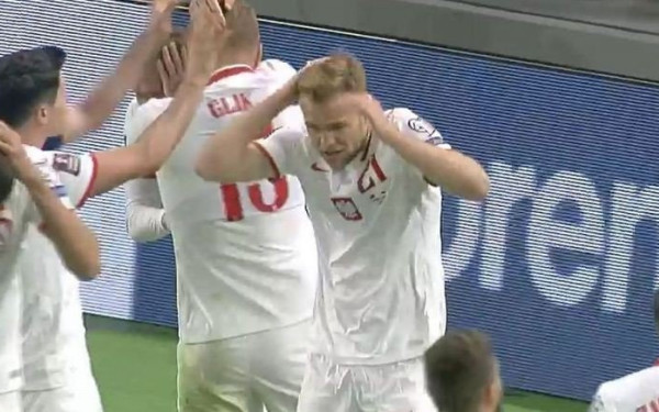 Ο Σφιντέρσκι σκόραρε για την Πολωνία και δέχτηκε βροχή από μπουκάλια στην Αλβανία (βίντεο)