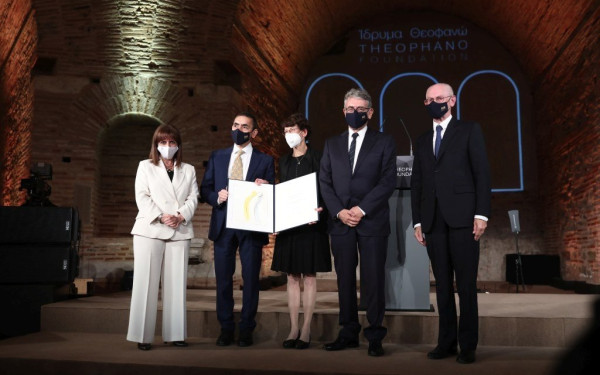 Θεσσαλονίκη: Το Ίδρυμα Θεοφανώ βράβευσε τους επιστήμονες που ανέπτυξαν το εμβόλιο κατά του κορονοϊού