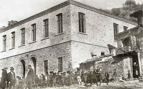 Το ΠΑΜΑΚ «ζωντανεύει» την ιστορία του μαρτυρικού χωριού Κωσταράζι Καστοριάς Το ΠΑΜΑΚ «ζωντανεύει» την ιστορία του μαρτυρικού χωριού Κωσταράζι Καστοριάς