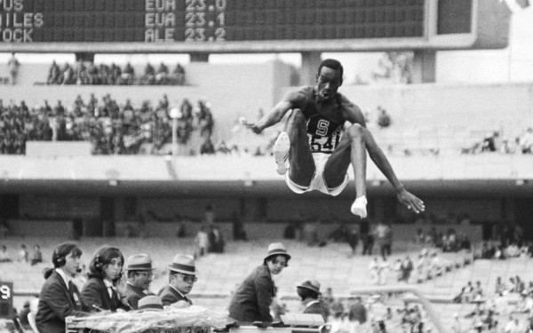 Μπομπ Μπίμον: Το άλμα του αιώνα που συγκλόνισε τον κόσμο (βίντεο)