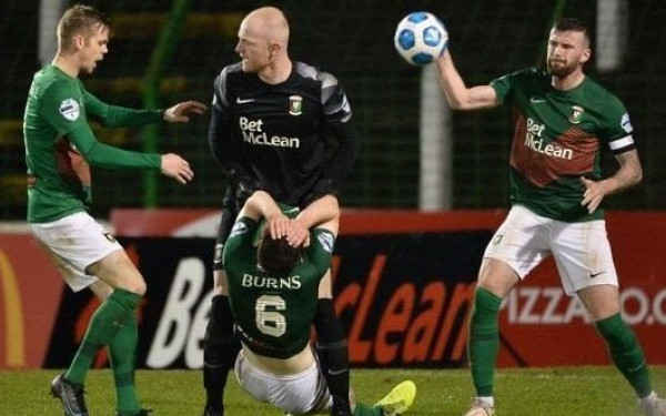 Τερματοφύλακας αποβλήθηκε επειδή χτύπησε... συμπαίκτη του (βίντεο)